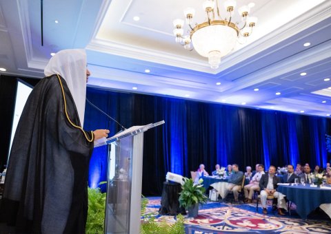 دیشب: دانشگاه معتبر و جهانی «دوک» (Duke University) در ایالات متحده، میزبان یک سخنرانی علمی از سوی جناب آقای دکتر شیخ محمد العيسى    ، دبیرکل سازمان همبستگی جهان اسلام و رئیس انجمن علمای مسلمان، با موضوع «تمدن اسلامی و سیر آن در علوم و ادبیات» بود