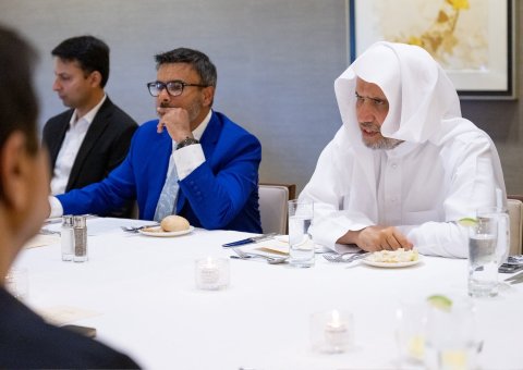 ‏عددٌ من روّاد الأعمال التجارية والتنفيذيين في وادي السيليكون يلتقون معالي الأمين العام، رئيس هيئة علماء المسلمين، الشيخ د. ⁧‫محمد العيسى‬⁩‬⁩ في حوارٍ موسّعٍ