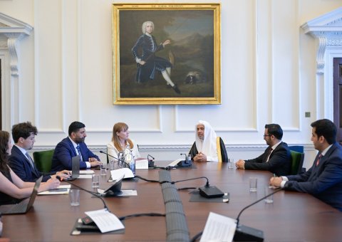 خانم آنجلا راینر، معاون نخست‌وزیر بریتانیا، با جناب دبیرکل، رئیس انجمن علمای مسلمان، آقای دکتر شیخ ⁧محمد العيسى⁩ ⁦ دیدار کرد