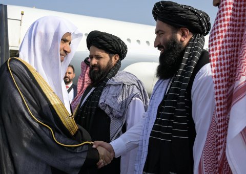  ‏معالي الأمين العام، رئيس هيئة علماء المسلمين، فضيلة الشيخ د.⁧‫محمد العيسى‬⁩‬⁩ يصل العاصمة الأفغانية "كابل" في زيارةٍ رسميّةٍ يلتقي خلالَها كبار القادة الحكوميين والعلماء.  ‏كان في استقبال فضيلته عدد من أصحاب الفضيلة والمعالي كبار الشخصيات الحكومية والعلمائية ومدير عام بعثة منظمة التعاون الإسلامي في كابل.