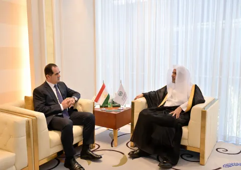 ‏استقبلَ معالي الأمين العام، رئيس هيئة علماء المسلمين، فضيلة الشيخ د.⁧‫محمد العيسى‬⁩‬⁩، في مكتبه، ظُهرَ اليوم، سعادةَ سفير جمهورية طاجيكستان لدى المملكة العربية السعودية، السيد أكرم كريمي. ‏وجرى خلال اللقاءِ مناقشةُ عددٍ من الموضوعات ذات الاهتمام المُشترَك.