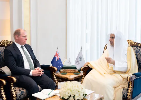 En Riad, el Sheij Mohammed Al-Issa, Secretario General de la LMI, recibió al Sr. Mark Donovan, Embajador de Australia ante el Reino de Arabia Saudita