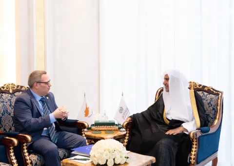 El Sheij Mohammed Al-Issa, Secretario General de la LMI, recibió en Riad al Sr. Michael Alexis Phedonos-Vadet, Embajador de Chipre ante el Reino de Arabia Saudita.