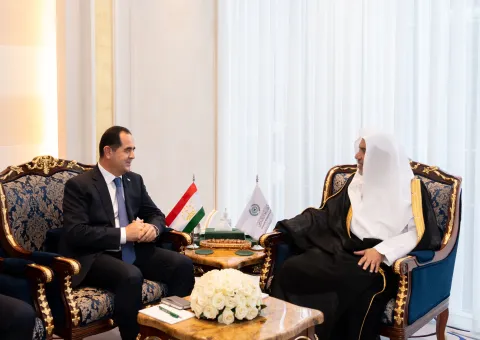 El Sheij Mohammed Al-Issa, Secretario General de la LMI, se reunió con el Sr. Akram Karimi, Embajador Extraordinario