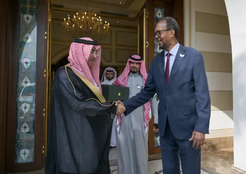 Yang Mulia Asisten Sekretaris Jenderal untuk Hubungan dan Komunikasi Internasional, Dr. Mohammed Al-Majdouie, menerima Wakil Menteri Lingkungan Hidup dan Perubahan Iklim Republik Somalia