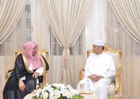 Le Secrétaire Général de la Ligue Islamique Mondiale recevant chez lui à Makkah le Vice-Premier Ministre Malaisien, Dr. Ahmad Zahid Hamidi