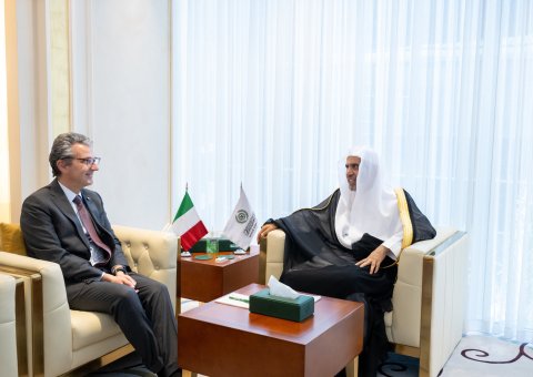 Earlier today at the MWL office in Riyadh, His Excellency Sheikh Dr. Mohammed Alissa, Secretary-General of the MWL and Chairman of the Organization of Muslim Scholars, met with His Excellency, Mr. Carlo Baldocci, Ambassador of the Republic of Italy to the Kingdom of Saudi Arabia.