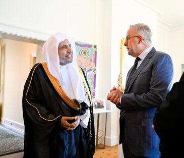 آسٹریلیا کے وزیراعظم جناب انتھونی البانیز  نے آج صبح ”سڈنی“ میں سیکرٹری جنرل رابطہ اور چیئرمین مسلم علماء کونسل، عزت مآب شیخ ڈاکٹر محمد العیسی کا استقبال کیا