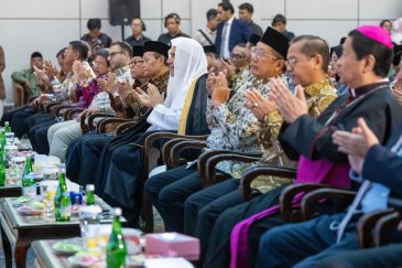 Cheikh Mohammed ben Abdelkarim Alissa, prononce le discours d’ouverture de la Conférence d’Indonésie pour l’harmonie entre les adeptes des religions.