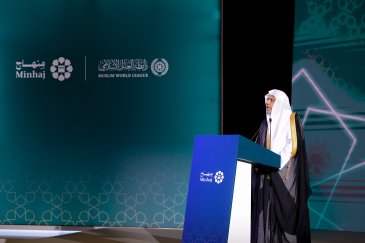 هُنا، حيث فُتِحَتْ صفحةٌ جديدةٌ من الموثوقيّة الشرعيّة في الفضاء الرقمي الإسلامي؛ انطلاقةُ تطبيق "مِنهاج":