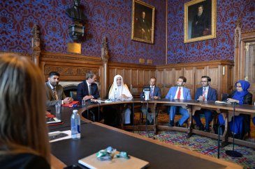 نخستین دیدار از نوع خود با یک مرجع دینی اسلامی:  رئیس و اعضای ارشد پارلمان بریتانیا از دبیرکل سازمان همبستگی جهان اسلام استقبال کردند