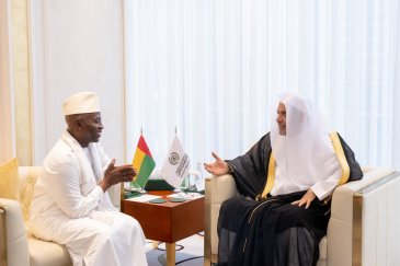 جناب آقای دکتر شیخ محمد العیسی دبیرکل سازمان همبستگی جهان اسلام و رئیس هیئت علمای مسلمان، در دفتر خود، با جناب آقای دینو سیدی، سفیر جمهوری گینه بیسائو در عربستان سعودی دیدار کرد