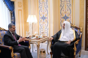 دبیرکل محترم و رئیس انجمن علمای مسلمان، آقای دکتر شیخ ‫محمد العيسى‬ ‪ در دفتر خود در شهر مقدس مکه، با جناب آقای محمد سمیر نقشبندی، سرکنسول جمهوری عراق در مملکت عربستان سعودی دیدار کردند. این دیدار به مناسبت پایان دوره مأموریت ایشان به‌عنوان سرکنسول عراق در عربستان انجام شد و آقای نقشبندی برای خداحافظی با ایشان حضور یافتند.