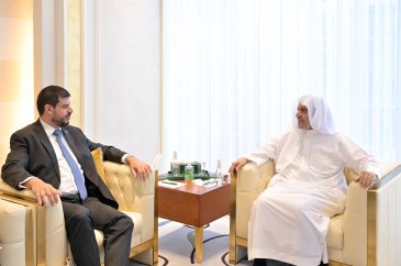استقبلَ معالي الأمين العام، رئيس هيئة علماء المسلمين، فضيلة الشيخ د.⁧‫محمد العيسى‬⁩ ⁦‬⁩، رئيسَ شبكة يورونيوز، السيد بيدرو فارغاس ديفيد