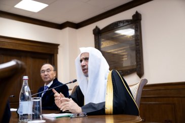 آقاي دکتر شيخ محمد العیسی , در دانشگاه ملی آستانه با موضوع: «تحولات فکری معاصر» سخنرانی کرد. پس از آن، در مراسمی رسمی وبا حضور رئیس دانشگاه، معاونان، اعضای هیئت علمی وجمعی از رهبران دانشجویی، به ایشان دکترای افتخاری واستادتمامی افتخاری اعطا شد