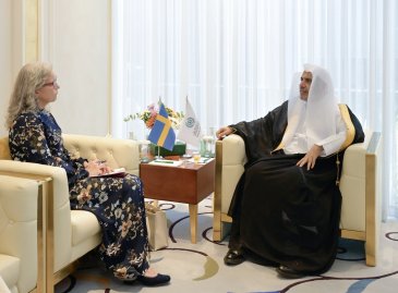 El Secretario General de la Liga del Mundo Islámico, Presidente del Consejo de Ulemas, el Sheij Mohammed Al-Issa, recibió en Riad a la señora Petra Menander, Embajadora del Reino de Suecia ante el Reino de Arabia Saudita