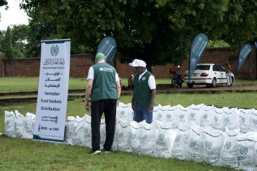 ماه رحمت وهمبستگی:  سازمان همبستگی جهان اسلام همچنان به رساندن سبدهای رمضانی به اقشار نیازمند در سراسر جهان ادامه می‌دهد؛ و اینجا کاروان‌های «الصِّلة» در جمهوری مالاوی است: