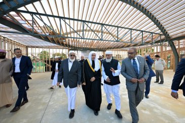 Le Secrétaire général, cheikh Mohammed Al-Issa a inspecté la première phase de la construction du Centre islamique d’Auckland. À cette occasion, il a participé à la plantation de « L’olivier de la paix »