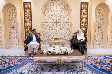 الأمين العام لرابطة العالم الإسلامي يستقبل رئيس البرلمان الباكستاني