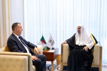 ‏استقبلَ معالي الأمين العام، رئيس هيئة علماء المسلمين، فضيلة الشيخ د.⁧‫محمد العيسى‬⁩‬⁩، في مكتبه بالرياض ظُهرَ اليوم، سعادةَ سفير الجمهورية الجزائرية الديمقراطية الشعبية لدى المملكة العربية السعودية، السيد شريف وليد