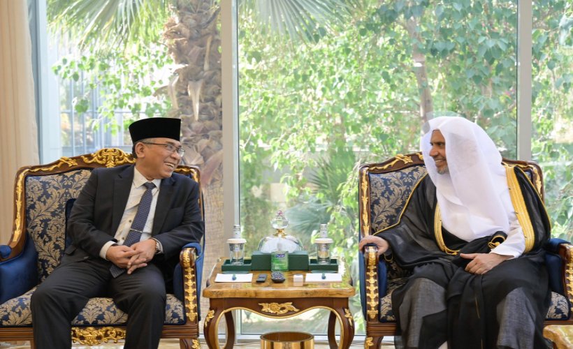 ‏استقبلَ معالي الأمين العام، رئيس هيئة علماء المسلمين، فضيلة الشيخ د.⁧‫محمد العيسى‬⁩‬⁩ في مكتبه ظُهر اليوم، فضيلة الشيخ د. يحيى خليل ثقوف، رئيسَ جمعية نهضة العلماء الإندونيسية