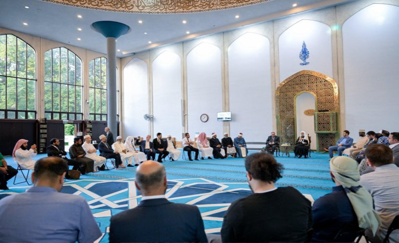 رهبران اسلامی بریتانیا در مرکز اسلامی لندن از دبیرکل اتحادیه جهان اسلام استقبال کردند.