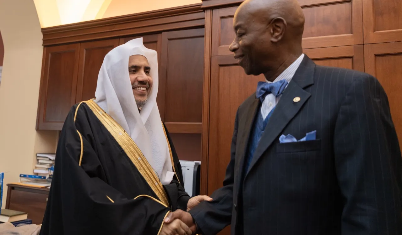 Le D.Mohammad Alissa a été reçu par le prêtre affilié au Sénat américain  M. Bary Blake avec qui, il a eu un entretien portant sur des sujets d’intérêt commun.