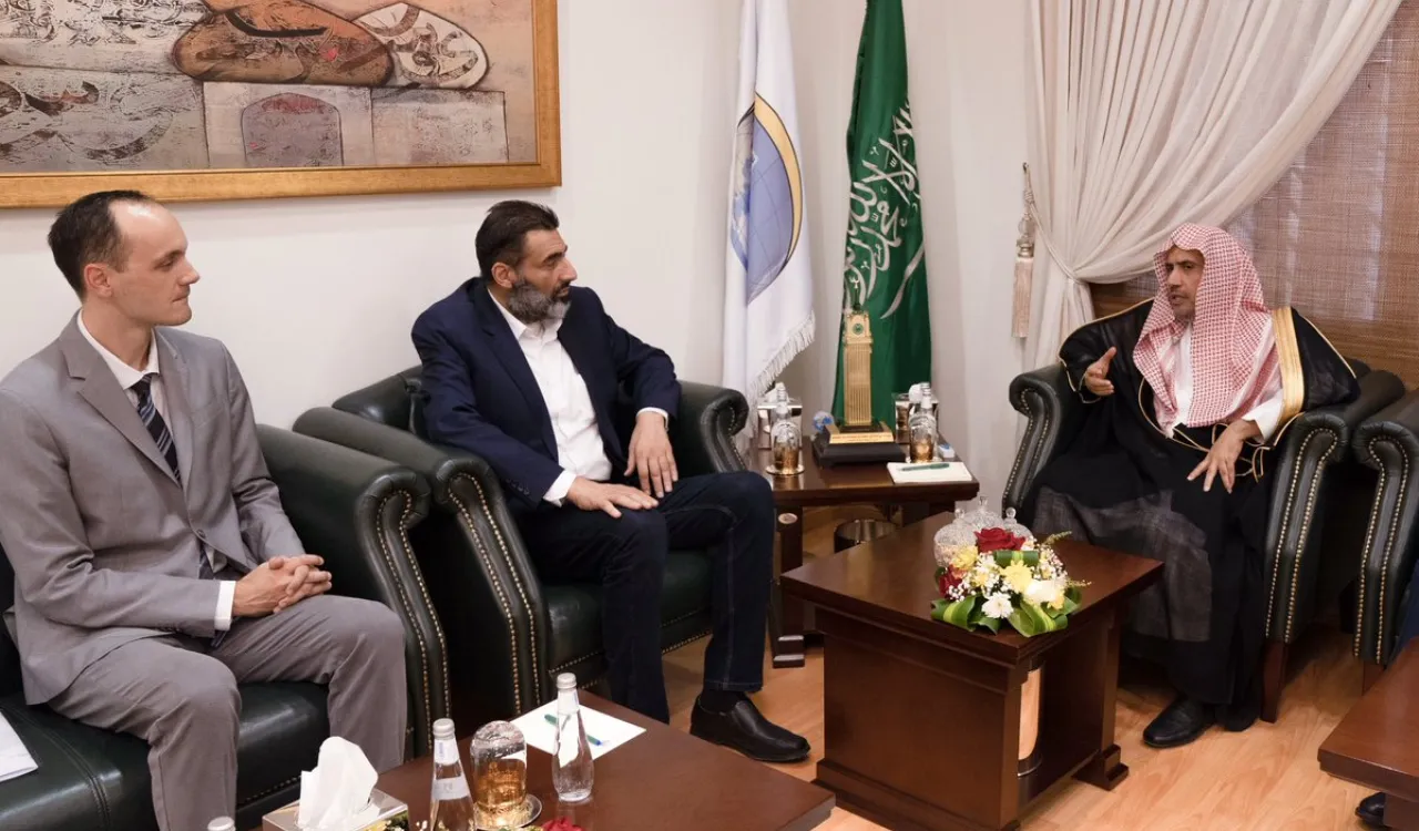 استقبل معالي الشيخ د.محمد العيسى اليوم سعادة سفير جمهورية صربيا لدى المملكة السيد محمد يوسف سباهيتش يرافقه القنصل العام