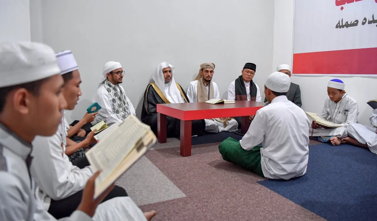 پروژه هایی که شعارِ آن ها زبان قرآن برای همه است: