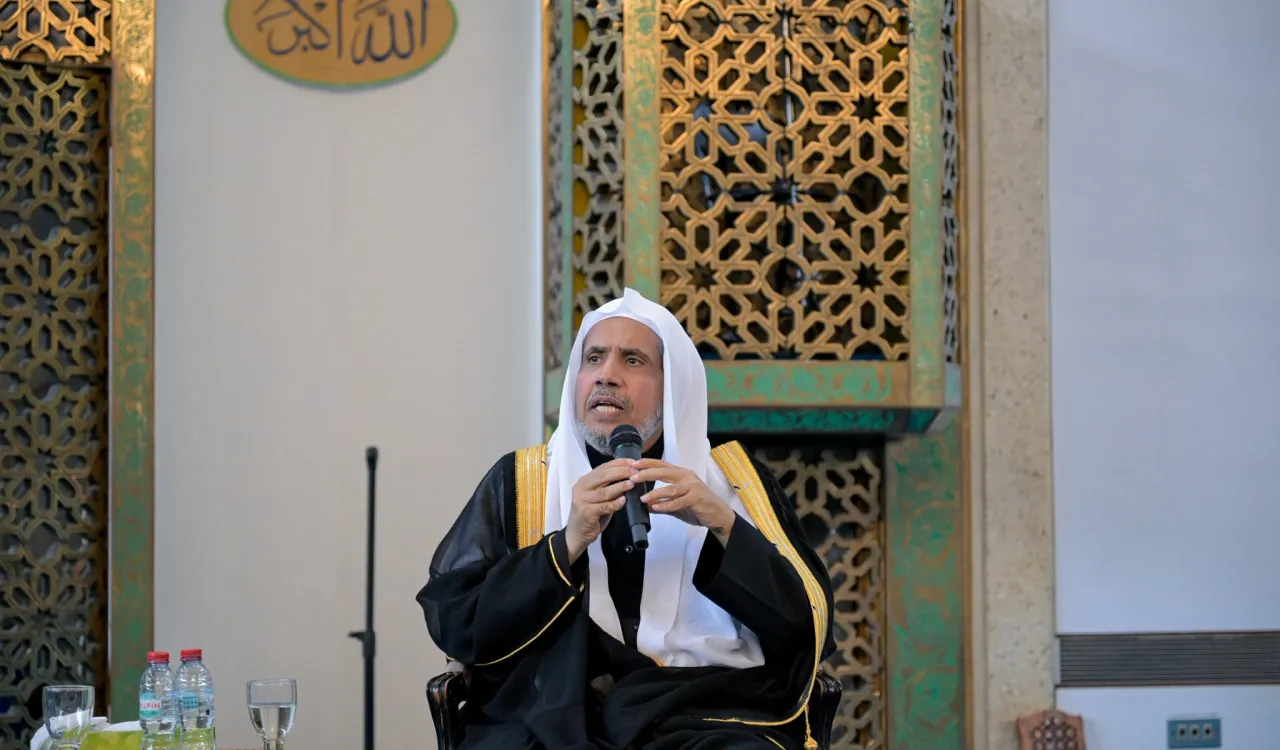 The Islamic Centre in the British capital, London, hosted an extensive meeting between H.E. Sheikh Dr. Mohammed Alissa —Secretary-General of the MWL and Chairman of the Organization of Muslim Scholars—and Islamic leadership figures from across the United Kingdom.