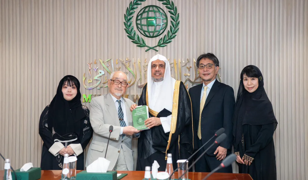 A Riyad, cheikh  Mohammed Al-Issa, Secrétaire général de la LIM a rencontré une délégation de la Fondation Motoko Katakura pour la culture du désert au Japon