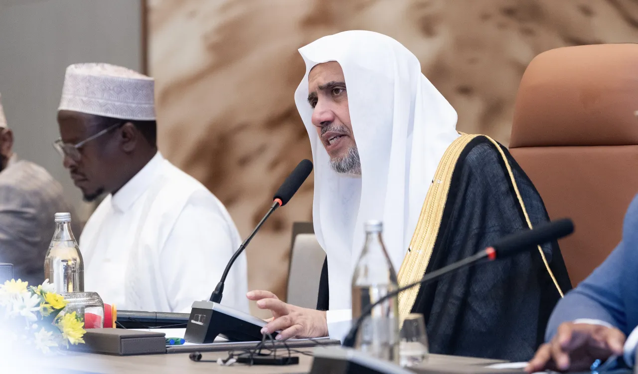 His Excellency Sheikh Dr. Mohammed Alissa, serving as both the Secretary-General of the Muslim World League and the Chairman of the Organization of Muslim Scholars, arrives in Nairobi, the capital of Kenya.