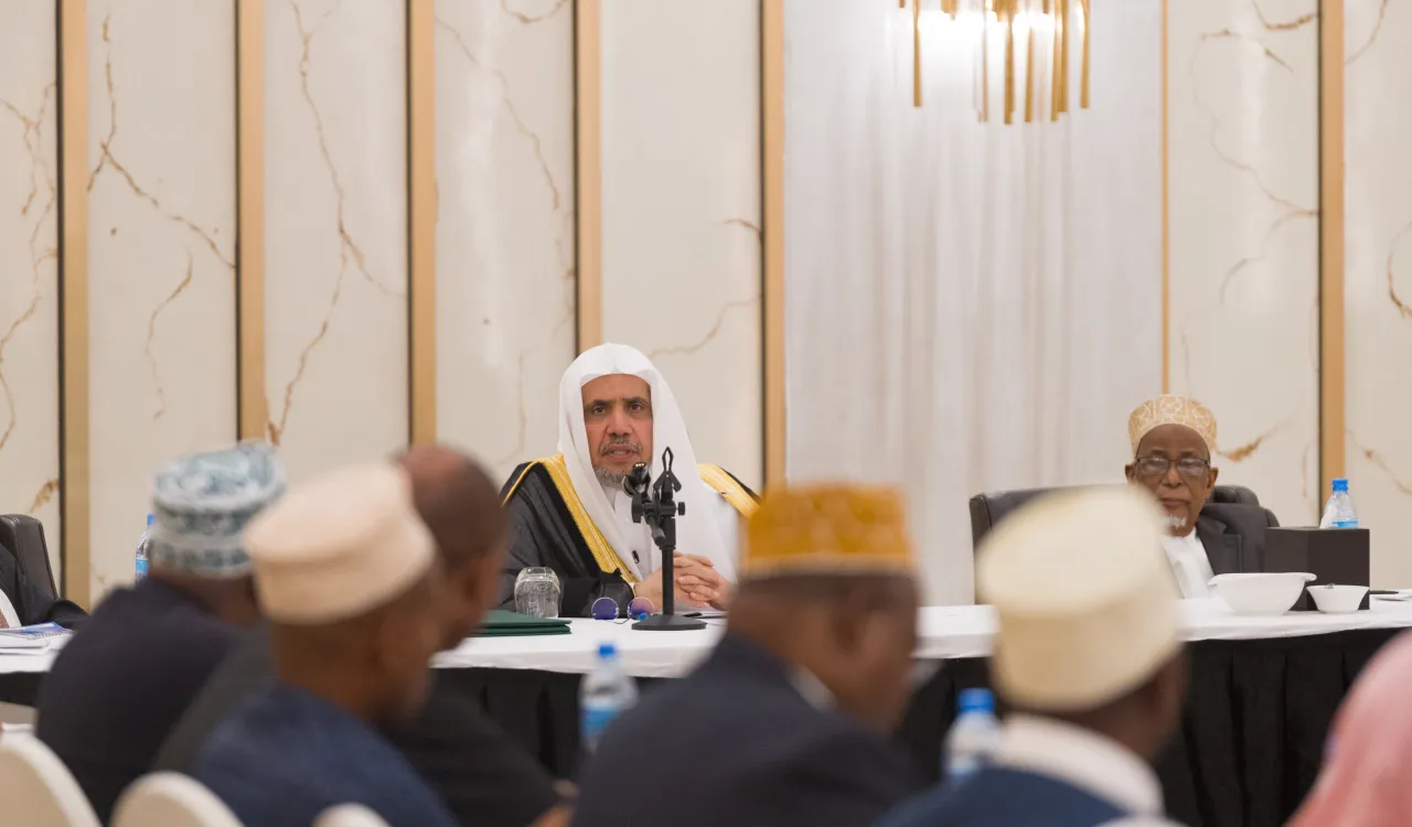 Today, the city of Dar es Salaam hosted a scholarly meeting: Members of the Council of Senior Scholars of the United Republic of Tanzania, led by His Eminence Sheikh Abubakr Zubeir, Grand Imam of Tanzania, welcomed His Excellency Sheikh Dr. Mohammed Alissa