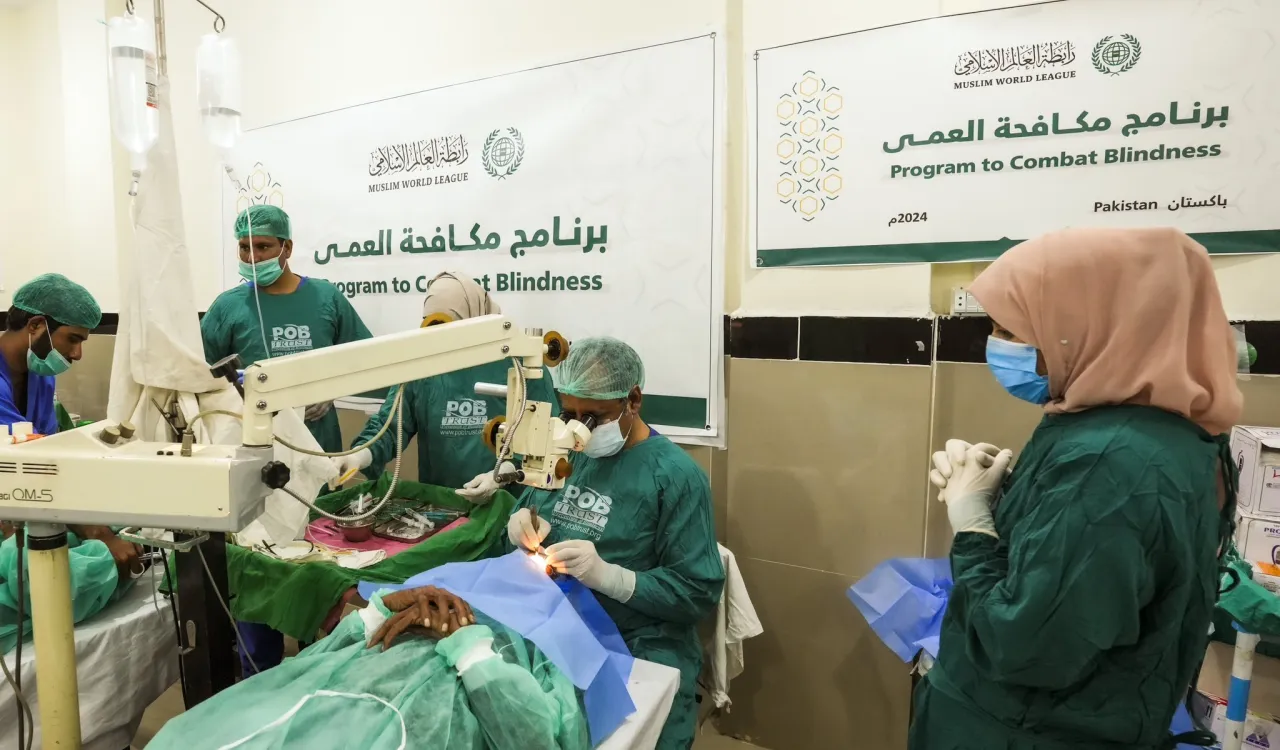پانچ علاقوں میں انتہائی ضرورت مند افراد کو ہدف بنایا گیا:  رابطہ عالم اسلامی نے پاکستان میں "اندھے پن کے خلاف مہم" کا پروگرام مکمل کرلیا۔ یہ پروگرام پاکستان کی وزارت صحت کے تعاون سے انجام دیا گیا