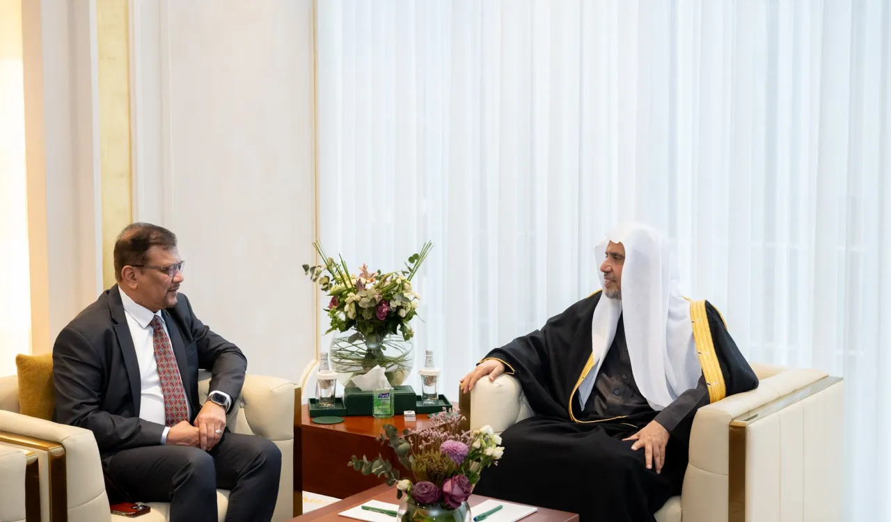 التقى معالي الأمين العام، رئيس هيئة علماء المسلمين، فضيلة الشيخ د.⁧‫محمد العيسى‬⁩ ‬⁩، في مكتبه ظهر اليوم، سعادة المدير العام لاتحاد روهينغا أراكان، السيد رضاء الدين