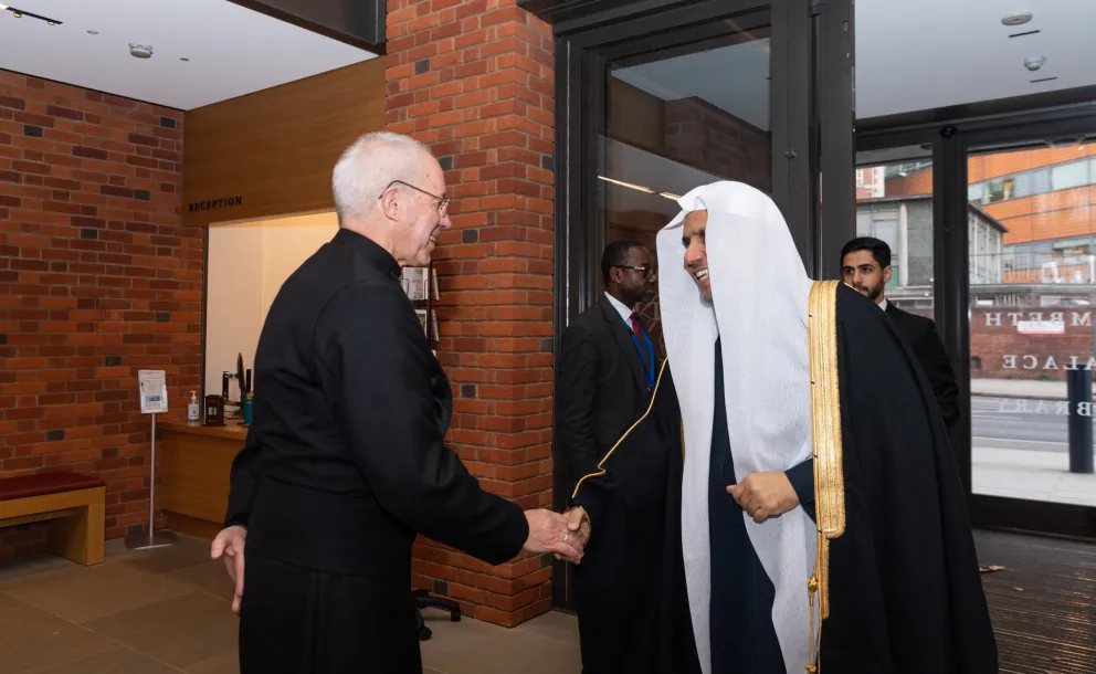 اين جنابِ ارجمند، رياست اجلاس سران جوامع اسلامی در اروپا، با حضور بيش از سيصد تن از رهبران دينی و مفتی ها را برعهده دارد :