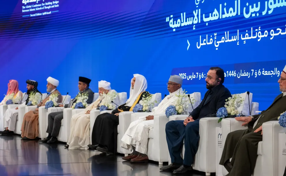 برای نخستین‌بار در تاریخ اسلام و با امضای علمای امت، حامل خیر برای تمام تنوع مذهبی، منشأگرفته از مهد رسالت اسلامی در مکه مکرمه و تحت حمایت کریمانه خادم حرمین شریفین، ملک سلمان بن عبدالعزیز آل سعود، پادشاه ممكت عربستان سعودی (حفظه‌الله)