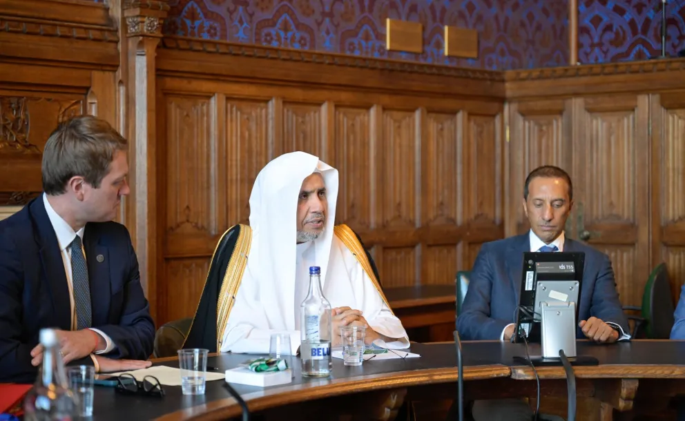 استضاف البرلمان البريطاني في مقرّه بالعاصمة "لندن"، اجتماعاً مع معالي الأمين العام، رئيس هيئة علماء المسلمين، فضيلة الشيخ د.⁧‫محمد العيسى‬⁩ ‬⁩، بحضور عددٍ من أعضائه