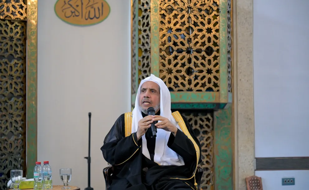 استضاف المركز الإسلامي في العاصمة البريطانية "لندن" لقاءً موسَّعاً بين معالي الأمين العام، رئيس هيئة علماء المسلمين، فضيلة الشيخ د.⁧‫محمد العيسى‬⁩ ⁦‬⁩ ، والقيادات الإسلامية في عموم المملكة المتحدة