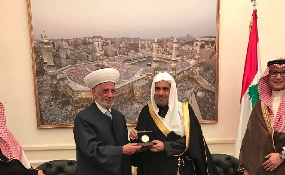 Le Mufti du Liban remet au Secrétaire général la médaille "Dar al-Fatwa libanais", saluant son discours lors de la réunion culturelle et spirituelle tenue au Liban.