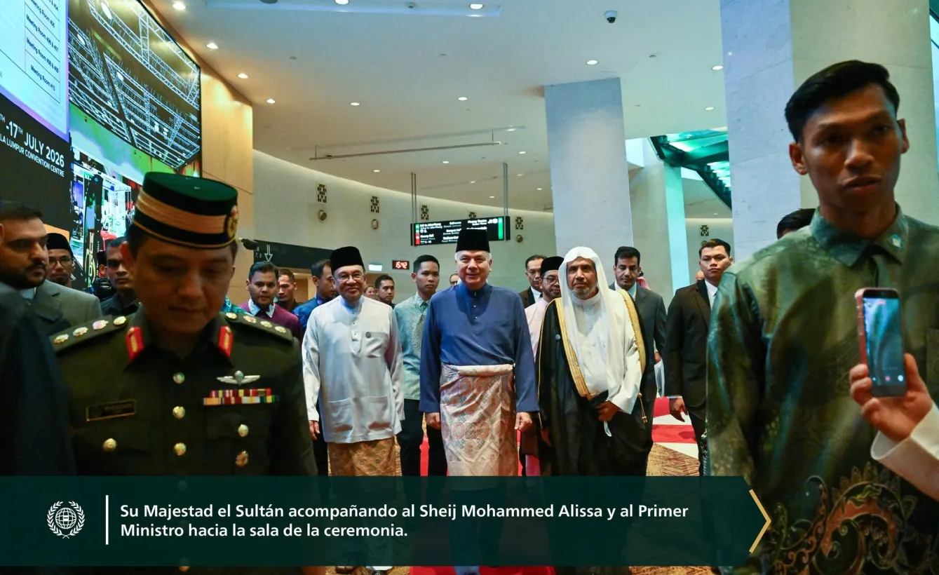 El Sheij Dr. Mohammed Al-Issa pronunció el discurso de apertura de la tercera Cumbre internacional de líderes religiosos, organizada bajo el patrocinio y en presencia de Su Majestad el Sultán Nazrin Muizzuddin Shah y del Primer Ministro, Sr. Anwar Ibrahim
