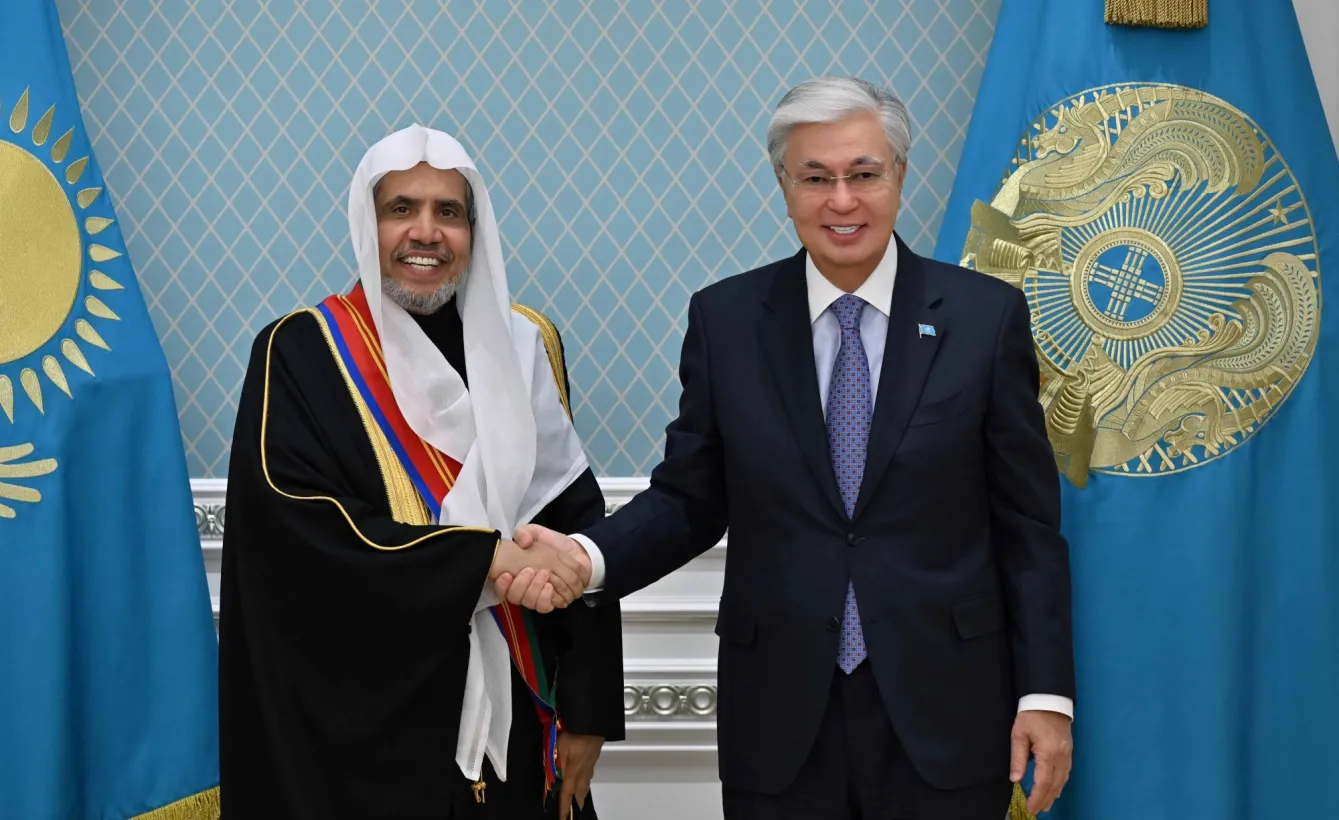 استقبلَ فخامةُ رئيسِ جمهورية كازاخستان، السيد قاسم جومارت توكاييف، اليوم في القصر الرئاسي بالعاصمة "أستانا"، معالي الأمين العام، رئيسَ هيئة علماء المسلمين، فضيلة الشيخ د. محمد العيسى