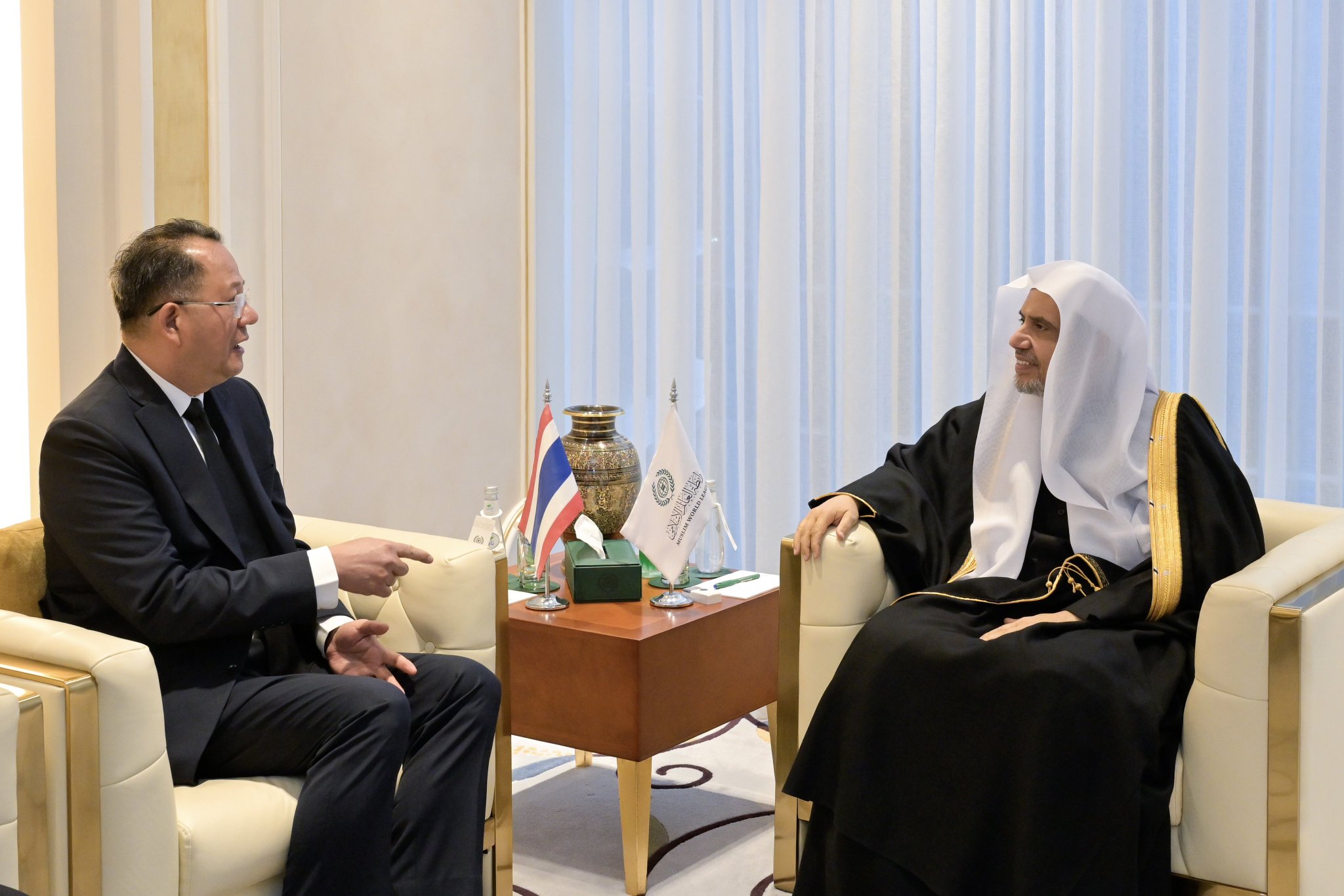 استقبل معالي الأمين العام، رئيس هيئة علماء المسلمين، فضيلة الشيخ د.محمد العيسى، سعادةَ سفير مملكة تايلند لدى المملكة العربية السعودية، السيد دام بونتام